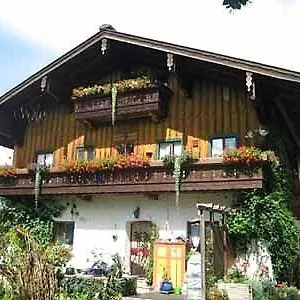 Haus Obinger Apartment